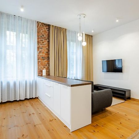 Two Bedroom Very Berry Apartment In Poznan With Desk By Noclegi Renters Εξωτερικό φωτογραφία