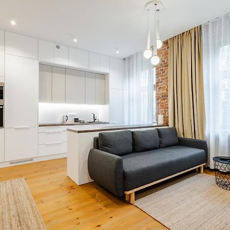 Two Bedroom Very Berry Apartment In Poznan With Desk By Noclegi Renters Εξωτερικό φωτογραφία