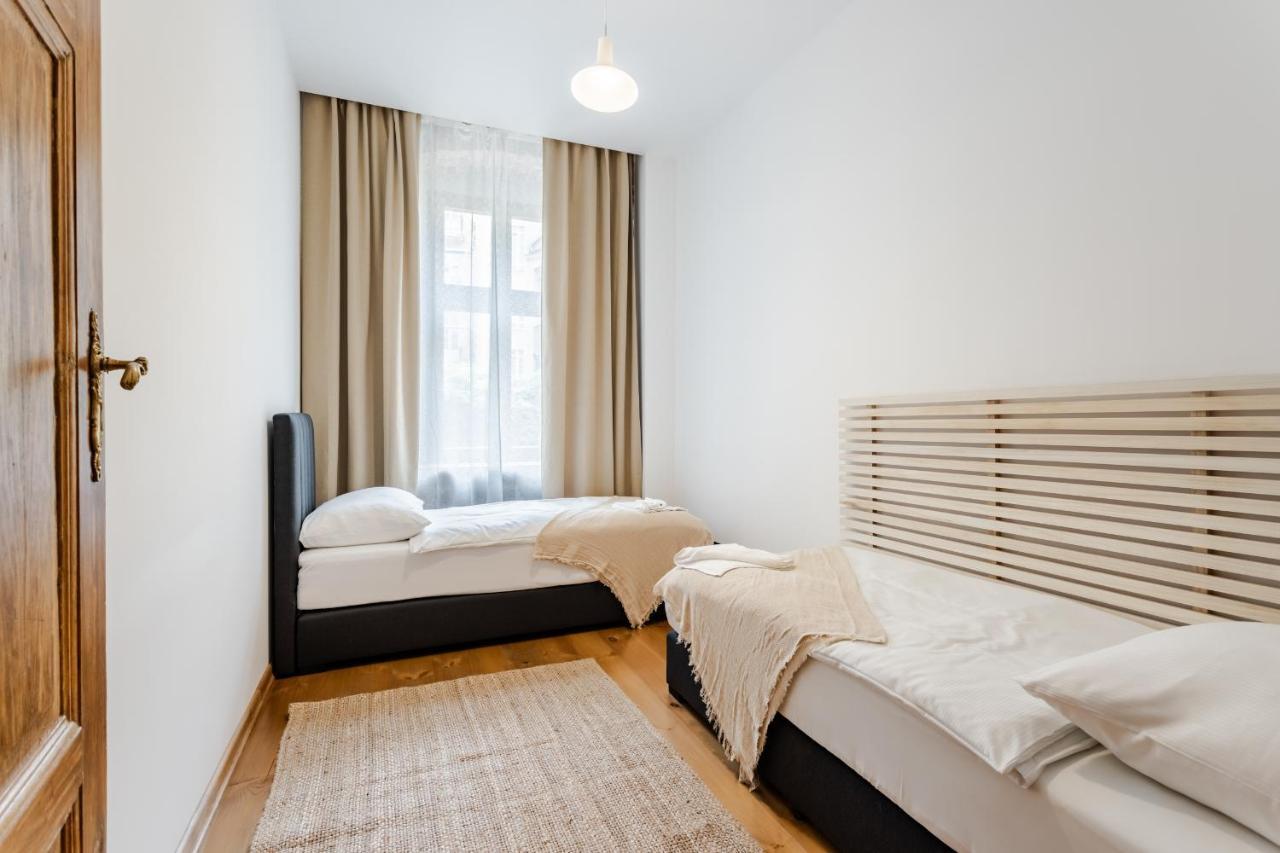 Two Bedroom Very Berry Apartment In Poznan With Desk By Noclegi Renters Εξωτερικό φωτογραφία