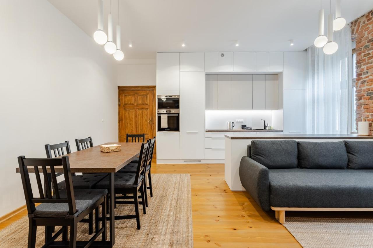 Two Bedroom Very Berry Apartment In Poznan With Desk By Noclegi Renters Εξωτερικό φωτογραφία