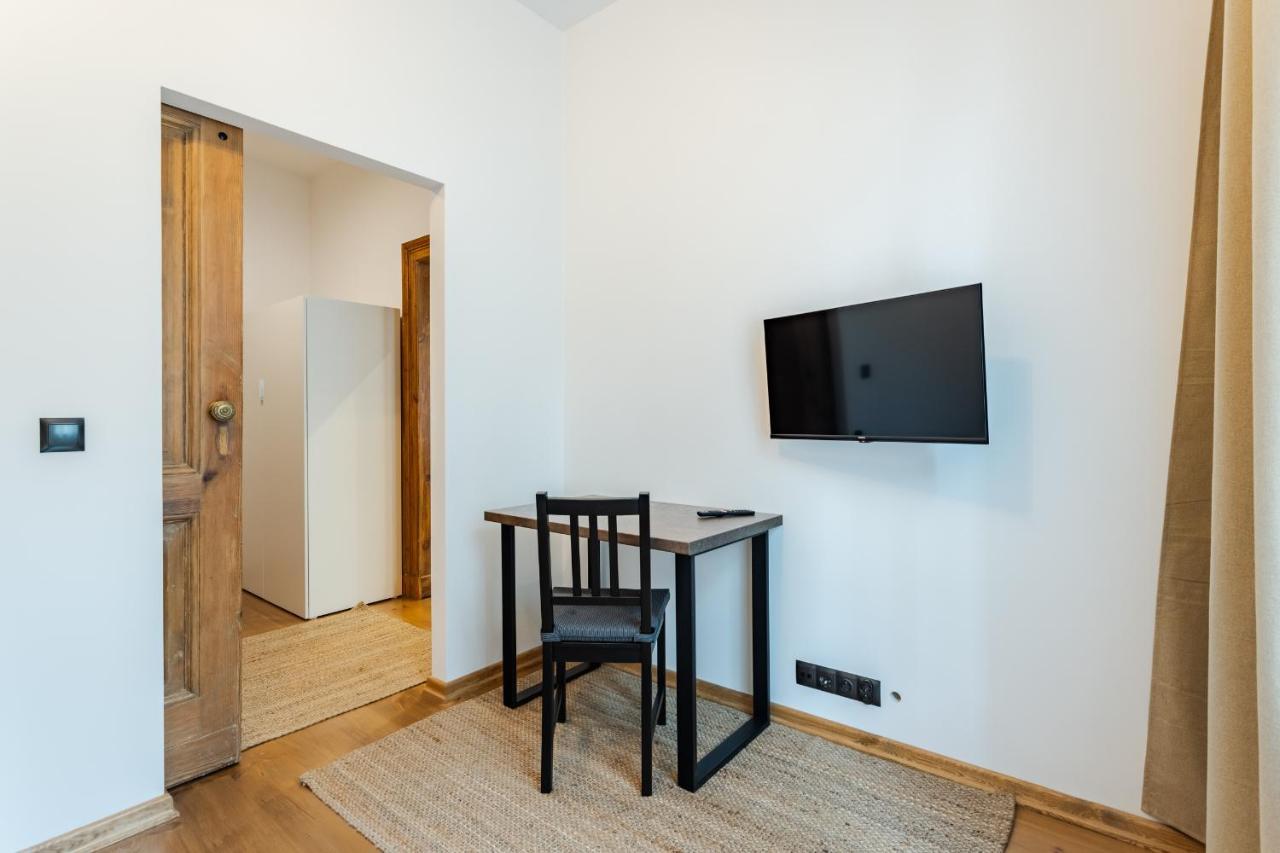 Two Bedroom Very Berry Apartment In Poznan With Desk By Noclegi Renters Εξωτερικό φωτογραφία