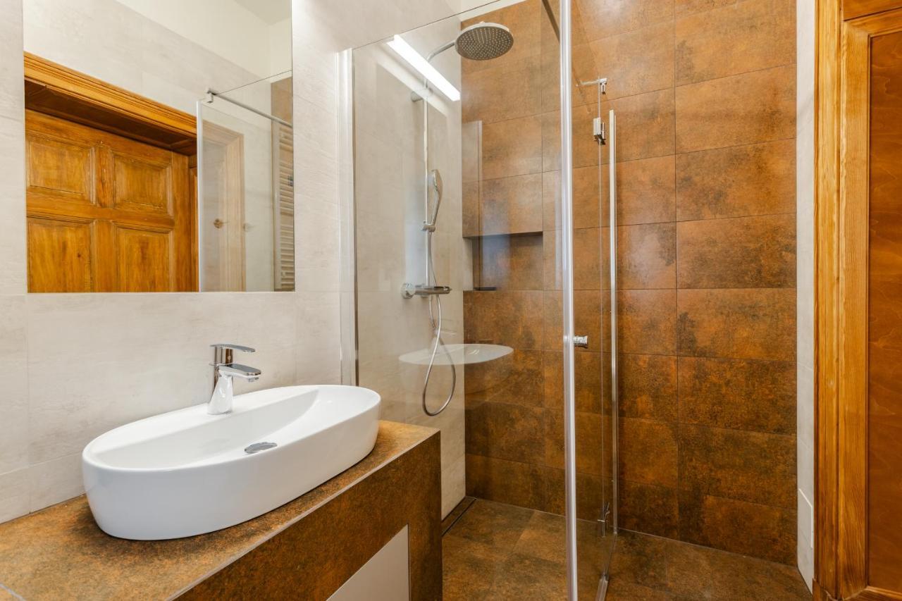 Two Bedroom Very Berry Apartment In Poznan With Desk By Noclegi Renters Εξωτερικό φωτογραφία