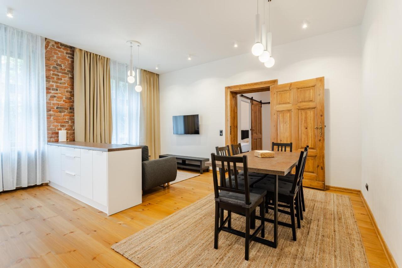 Two Bedroom Very Berry Apartment In Poznan With Desk By Noclegi Renters Εξωτερικό φωτογραφία