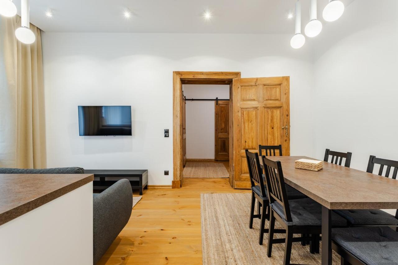 Two Bedroom Very Berry Apartment In Poznan With Desk By Noclegi Renters Εξωτερικό φωτογραφία