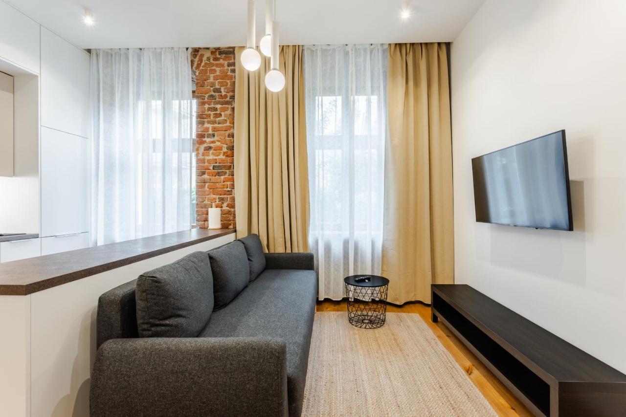 Two Bedroom Very Berry Apartment In Poznan With Desk By Noclegi Renters Εξωτερικό φωτογραφία