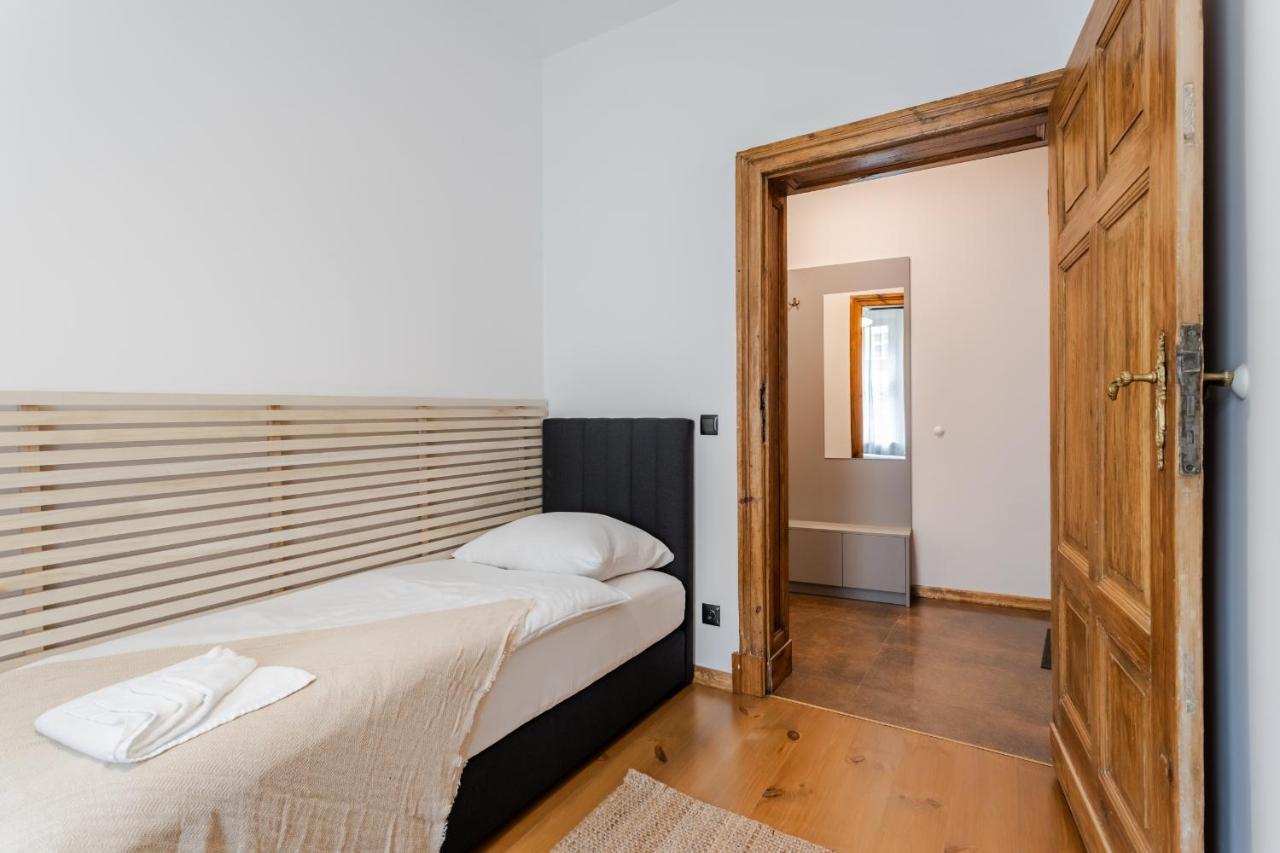 Two Bedroom Very Berry Apartment In Poznan With Desk By Noclegi Renters Εξωτερικό φωτογραφία