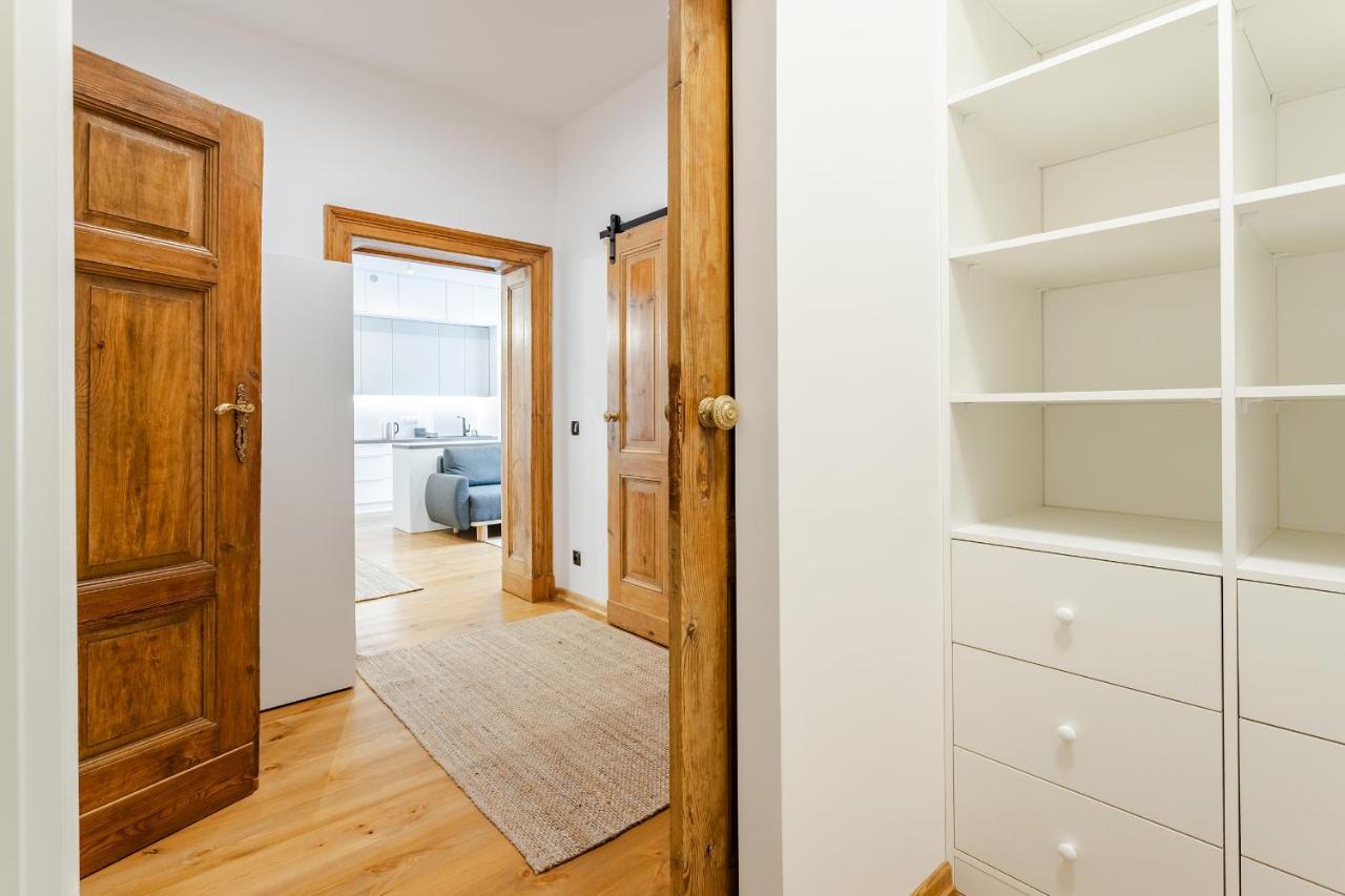 Two Bedroom Very Berry Apartment In Poznan With Desk By Noclegi Renters Εξωτερικό φωτογραφία