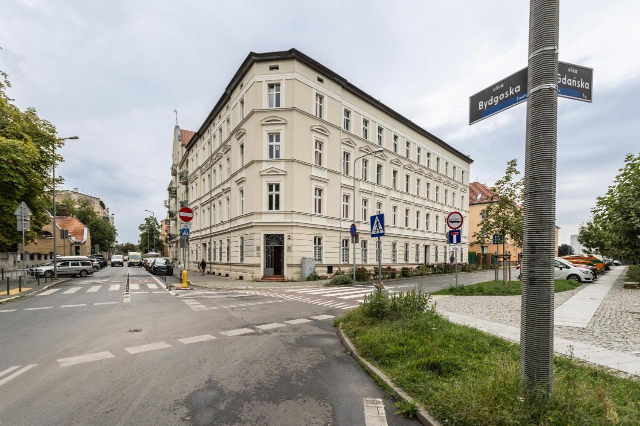 Two Bedroom Very Berry Apartment In Poznan With Desk By Noclegi Renters Εξωτερικό φωτογραφία