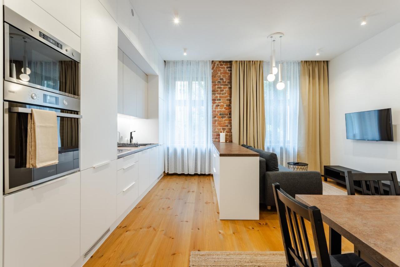 Two Bedroom Very Berry Apartment In Poznan With Desk By Noclegi Renters Εξωτερικό φωτογραφία